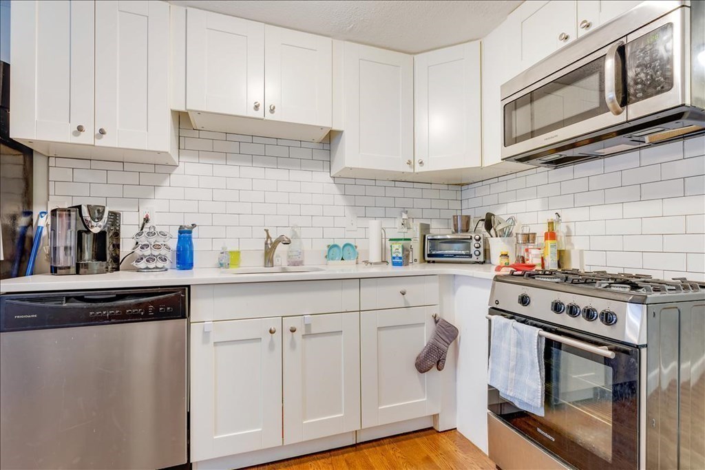 3 bed, 2 bath apartment for rent at 35 Melbourne St Unit 4, Dorchester — photo 1 of 13