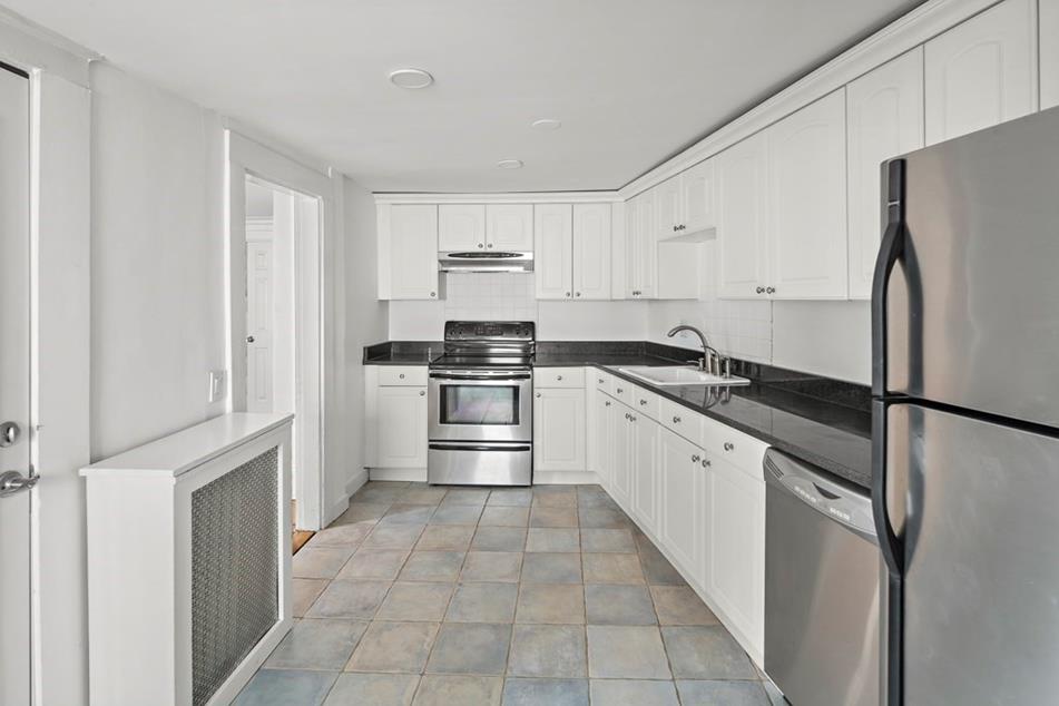 3 bed, 2 bath apartment for rent at 13 Walker St Unit 3, Back Bay — photo 6 of 10