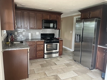 3 bed, 1.5 bath apartment for rent at 32 Border St Unit 1, Dedham — photo 1 of 8