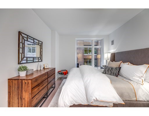 3 bed, 2 bath apartment for rent at 100 Lovejoy Pl Unit 3L, Waterfront — photo 1 of 12