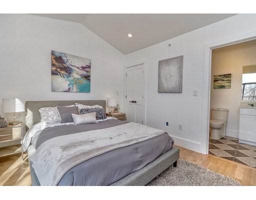 2 bed, 2.5 bath apartment for rent at 4 Everett Pl Unit 2, East Boston — photo 1 of 10