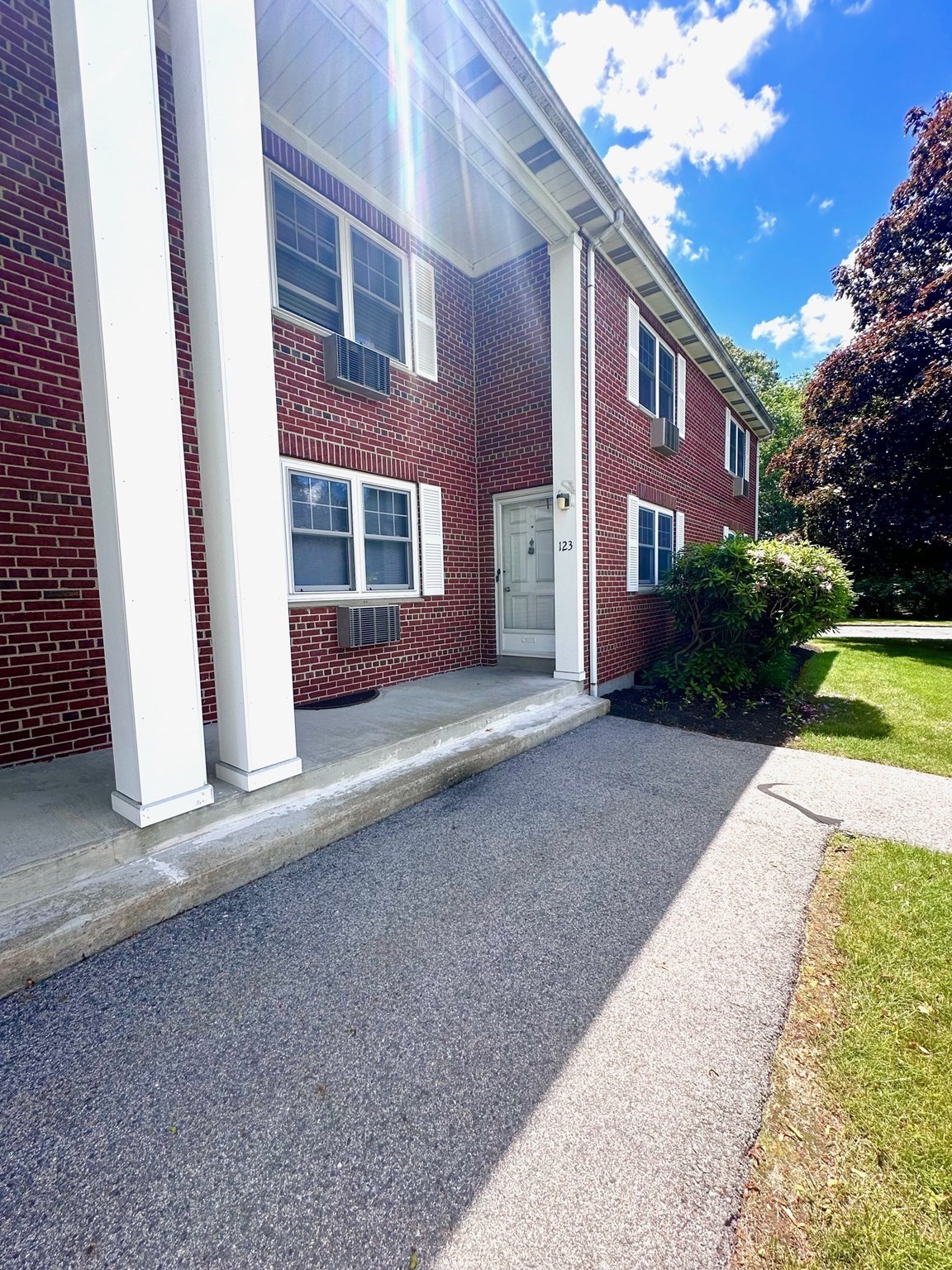 2 bed, 1 bath apartment for rent at 123 Emerson Gardens Rd Unit 123, Lexington — photo 1 of 16