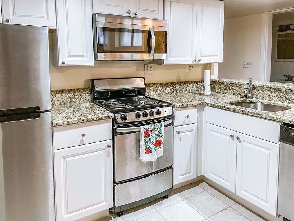 Studio bed, 1 bath apartment for rent at 178 Marlborough St Unit Bf, Back Bay — photo 1 of 9