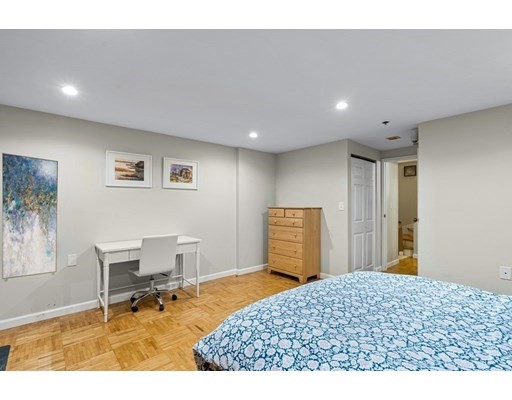 1 bed, 1 bath apartment for rent at 357 Commercial St Unit 9, Waterfront — photo 1 of 19