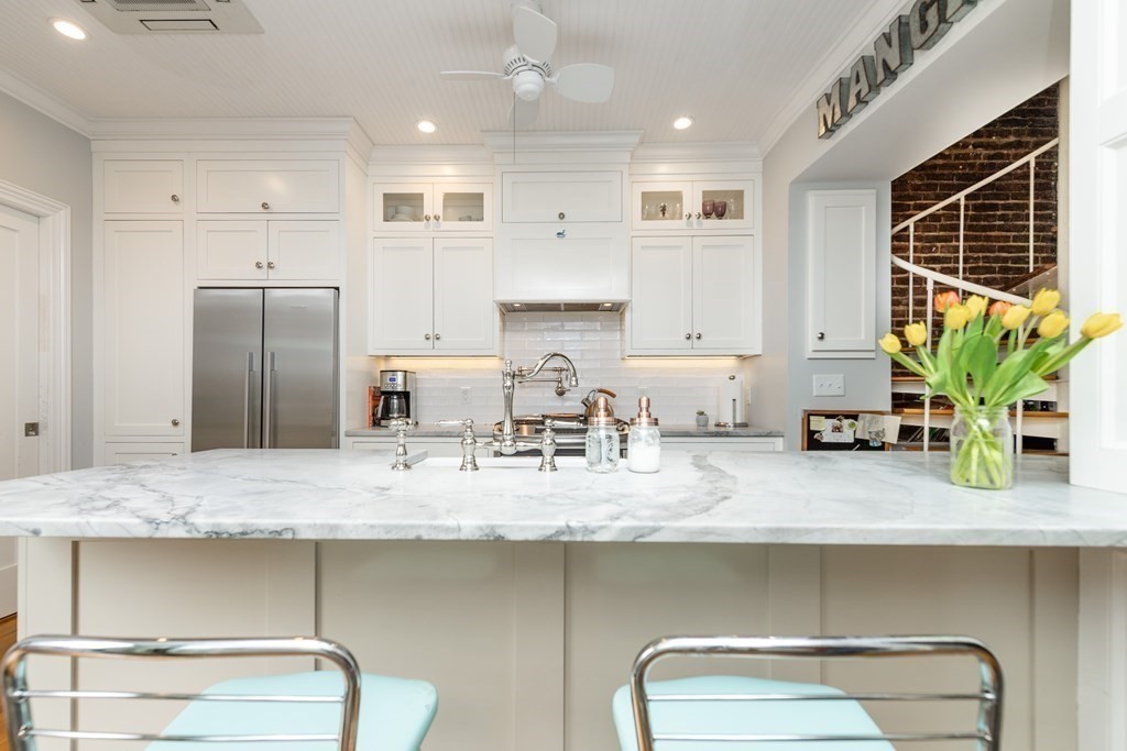 2 bed, 1.5 bath apartment for rent at 15 Mount Vernon St Unit 2, Charlestown — photo 1 of 14
