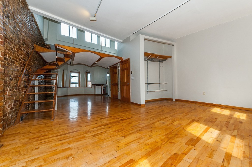 1 bed, 1 bath apartment for rent at 11 Savin Hill Ave Unit 3, Dorchester — photo 2 of 11