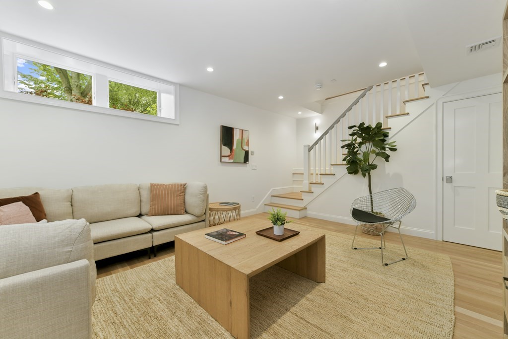 15 Pleasant St, Riverside