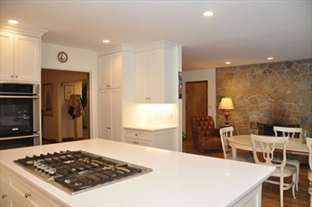 3 bed, 2.5 bath apartment for rent at 4 Crestview Ln Unit 0, Milton — photo 7 of 19