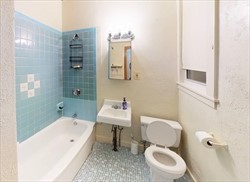 3 bed, 1 bath apartment for rent at 23 Castlegte Rd Unit 3, Dorchester — photo 3 of 10