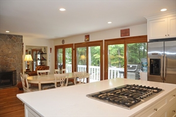 3 bed, 2.5 bath apartment for rent at 4 Crestview Ln Unit 0, Milton — photo 6 of 19