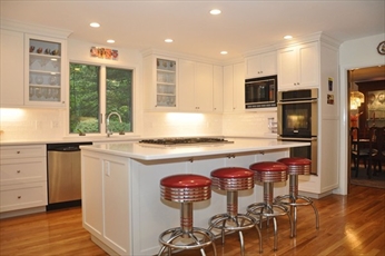 3 bed, 2.5 bath apartment for rent at 4 Crestview Ln Unit 0, Milton — photo 5 of 19