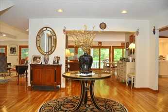 3 bed, 2.5 bath apartment for rent at 4 Crestview Ln Unit 0, Milton — photo 3 of 19