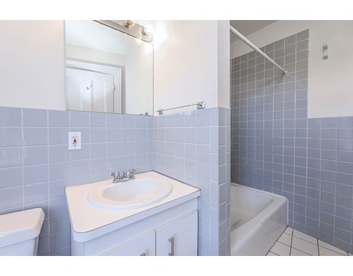 2 bed, 1 bath apartment for rent at 274 Washington St Unit 4, Brookline Village — photo 3 of 5