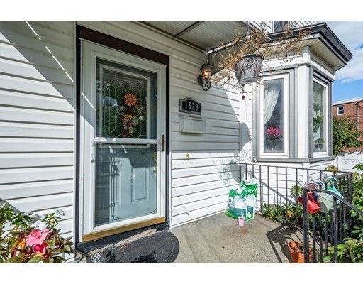 4 bed, 2.5 bath apartment for rent at 1528 Eastern Ave Unit 1, Malden — photo 16 of 40