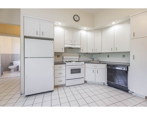 2 bed, 1 bath apartment for rent at 274 Washington St Unit 4, Brookline Village — photo 2 of 5