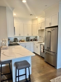 3 bed, 2 bath apartment for rent at 966 Hyde Park Ave Unit 303, Hyde Park — photo 3 of 14