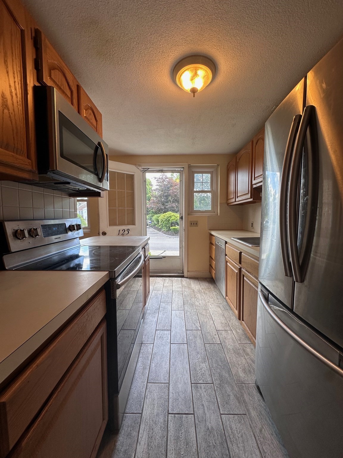 2 bed, 1 bath apartment for rent at 123 Emerson Gardens Rd Unit 123, Lexington — photo 3 of 16