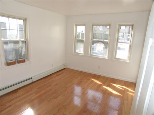 2.5 bed, 1 bath apartment for rent at 25 Plain St Unit 1, Dorchester — photo 3 of 8