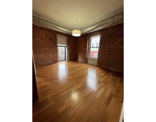 2 bed, 2 bath apartment for rent at 125 B St Unit 2B, South Boston — photo 2 of 11