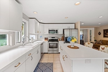 4 bed, 3 bath apartment for rent at 956 Blue Hill Ave Unit 0, Milton — photo 4 of 26