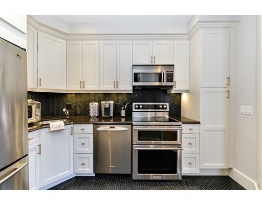 2 bed, 2 bath apartment for rent at 163 Marlborough St Unit 3, Back Bay — photo 22 of 27