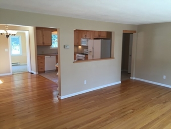 3 bed, 1.5 bath apartment for rent at 352 Sprague St Unit 352, Dedham — photo 5 of 6
