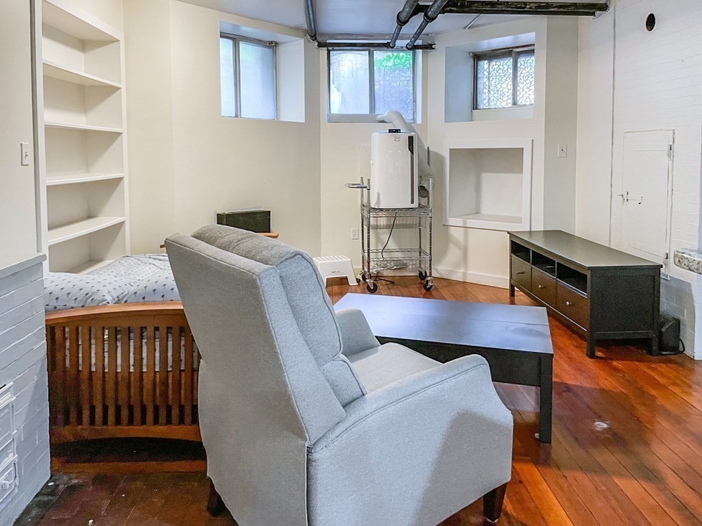 Studio bed, 1 bath apartment for rent at 178 Marlborough St Unit Bf, Back Bay — photo 5 of 9