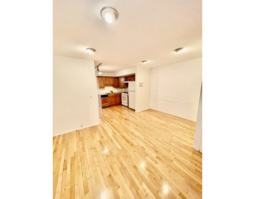 1 bed, 1 bath apartment for rent at 36 Clarendon St Unit 1, South End — photo 3 of 7