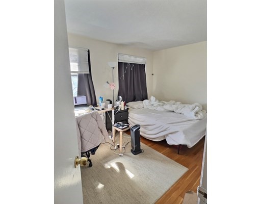 3 bed, 1 bath apartment for rent at 1139 Commonwealth Ave Unit 31, Allston — photo 3 of 6