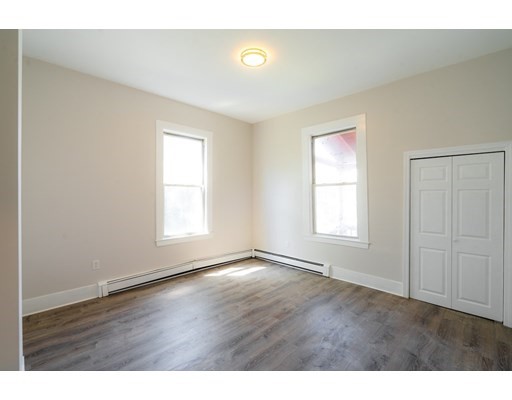 3 bed, 1 bath apartment for rent at 39 Union St Unit 1, Brighton — photo 3 of 8