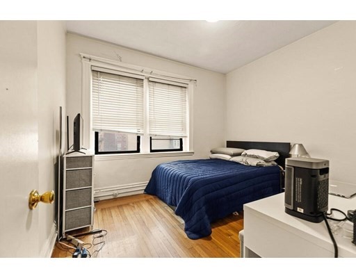 3 bed, 1 bath apartment for rent at 56 Charlesgate East Unit 135, Fenway — photo 3 of 4