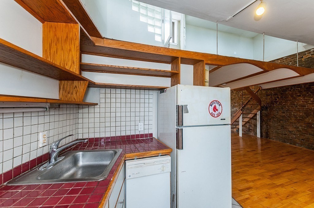 1 bed, 1 bath apartment for rent at 11 Savin Hill Ave Unit 3, Dorchester — photo 5 of 11