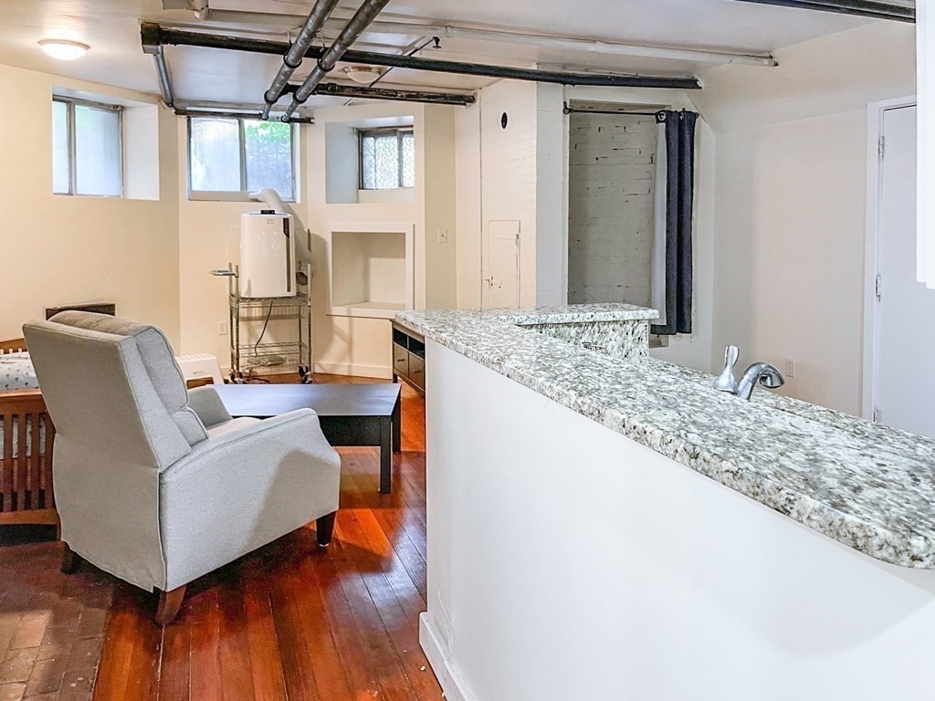 Studio bed, 1 bath apartment for rent at 178 Marlborough St Unit Bf, Back Bay — photo 2 of 9