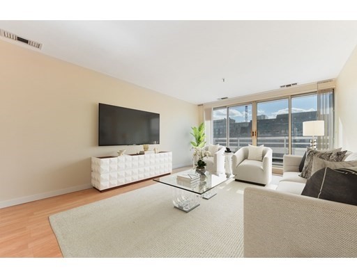 3 bed, 2 bath apartment for rent at 4 Canal Park Unit 412, East Cambridge — photo 4 of 5