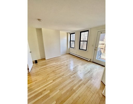 1 bed, 1 bath apartment for rent at 36 Clarendon St Unit 1, South End — photo 4 of 7