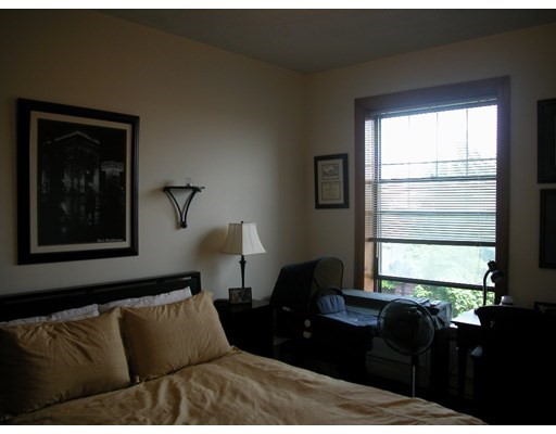 1 bed, 1 bath apartment for rent at 129 Saint Botolph St Unit 5, Back Bay — photo 2 of 3