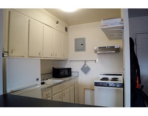 Studio bed, 1 bath apartment for rent at 145 Pinckney St Unit 715, Beacon Hill — photo 3 of 4