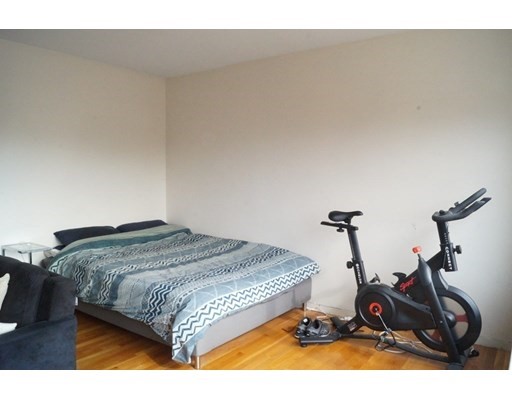 Studio bed, 1 bath apartment for rent at 145 Pinckney St Unit 715, Beacon Hill — photo 2 of 4
