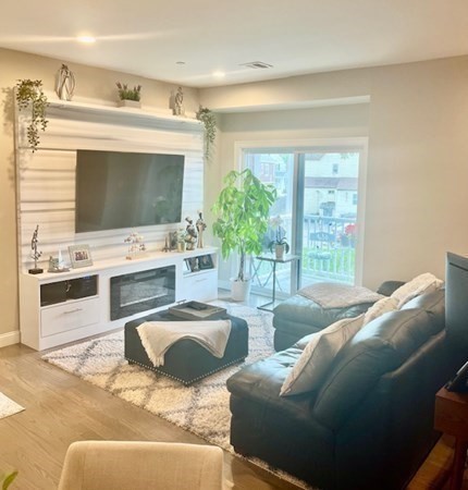 3 bed, 2 bath apartment for rent at 966 Hyde Park Ave Unit 303, Hyde Park — photo 6 of 14