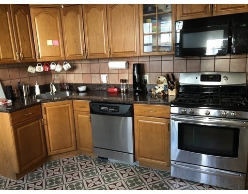 3 bed, 2 bath apartment for rent at 411 Washington St Unit 4, Brookline Village — photo 5 of 15