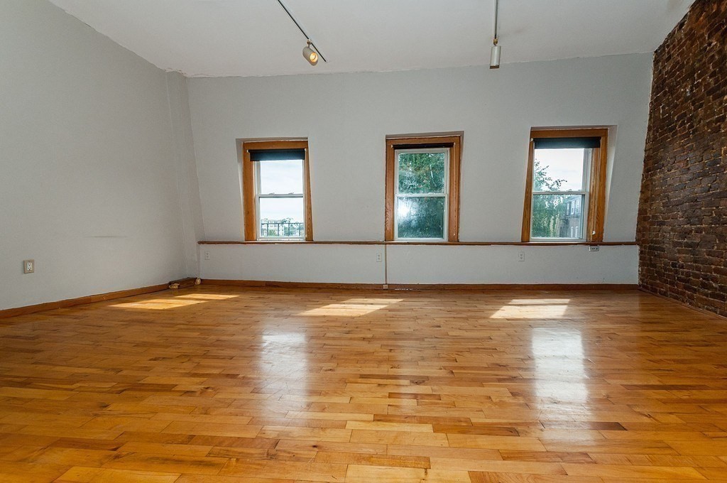 1 bed, 1 bath apartment for rent at 11 Savin Hill Ave Unit 3, Dorchester — photo 3 of 11