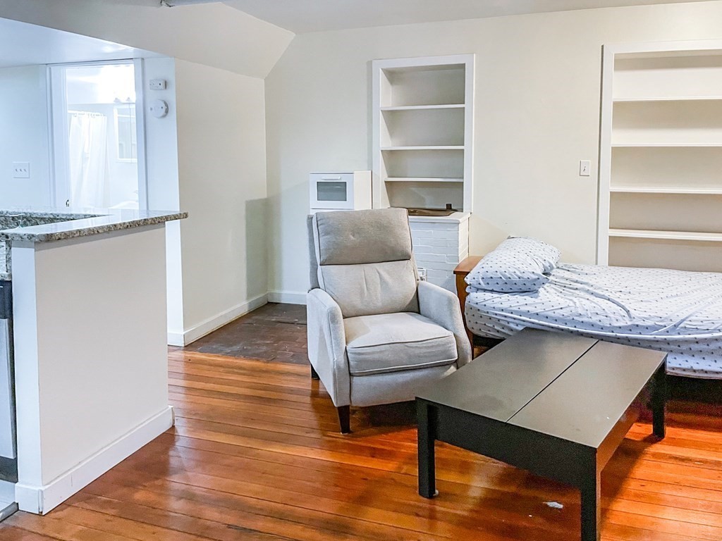 Studio bed, 1 bath apartment for rent at 178 Marlborough St Unit Bf, Back Bay — photo 4 of 9