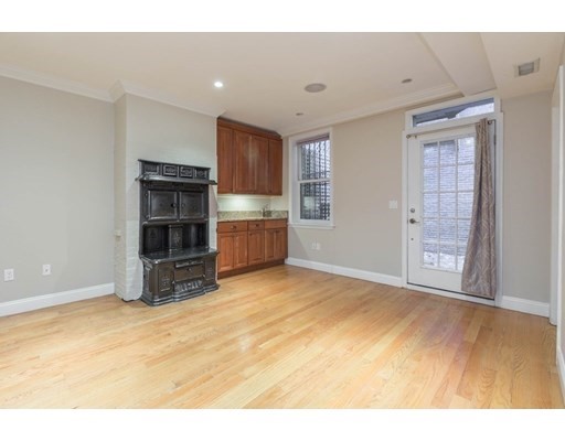 3 bed, 3 bath apartment for rent at 35 Fairfield St Unit 1, Back Bay — photo 5 of 20