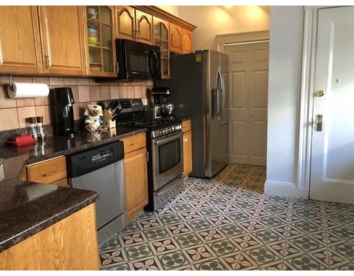 3 bed, 2 bath apartment for rent at 411 Washington St Unit 4, Brookline Village — photo 6 of 15