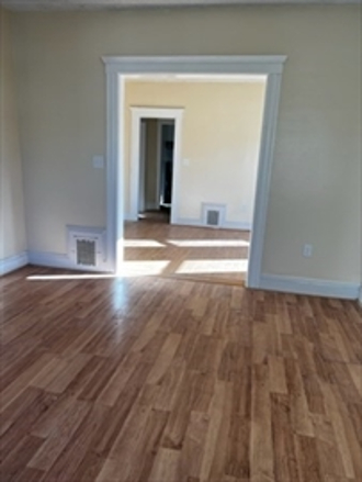 3 bed, 1 bath apartment for rent at 3952 Washington St Unit 3, Roslindale — photo 6 of 11