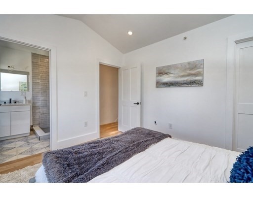 2 bed, 2.5 bath apartment for rent at 4 Everett Pl Unit 2, East Boston — photo 7 of 10