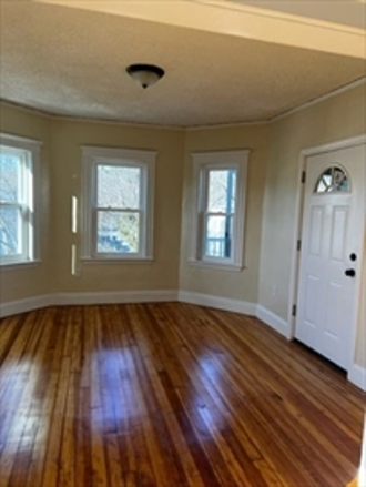 3 bed, 1 bath apartment for rent at 3952 Washington St Unit 3, Roslindale — photo 5 of 11