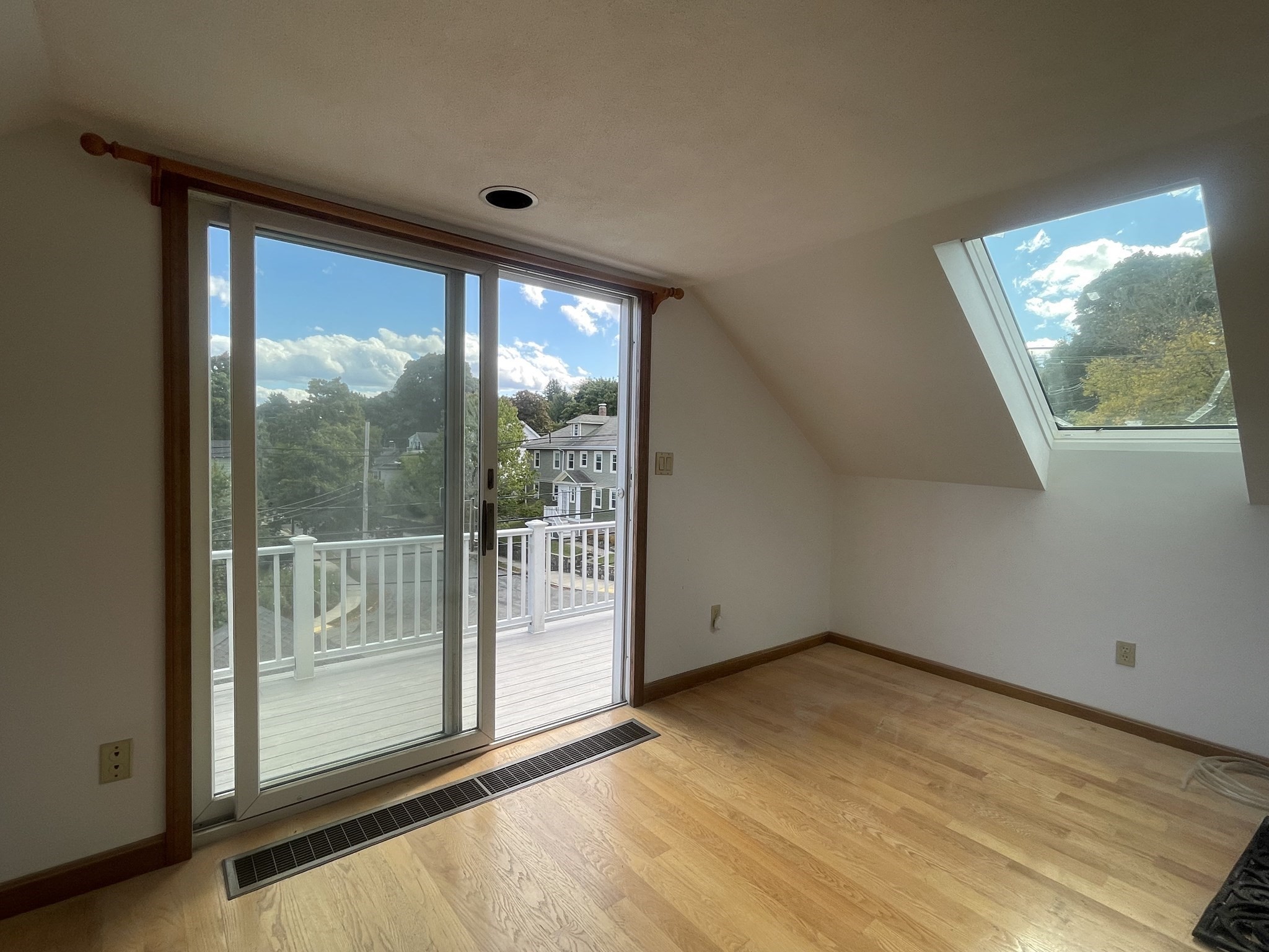 2 bed, 1 bath apartment for rent at 32-34 Fessenden Rd Unit 3, Arlington Heights — photo 2 of 15