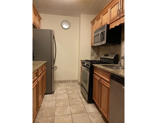 1 bed, 1 bath apartment for rent at 77 Pond Ave Unit 609, Longwood — photo 2 of 4