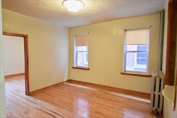 3 bed, 1 bath apartment for rent at 23 Castlegte Rd Unit 3, Dorchester — photo 2 of 10